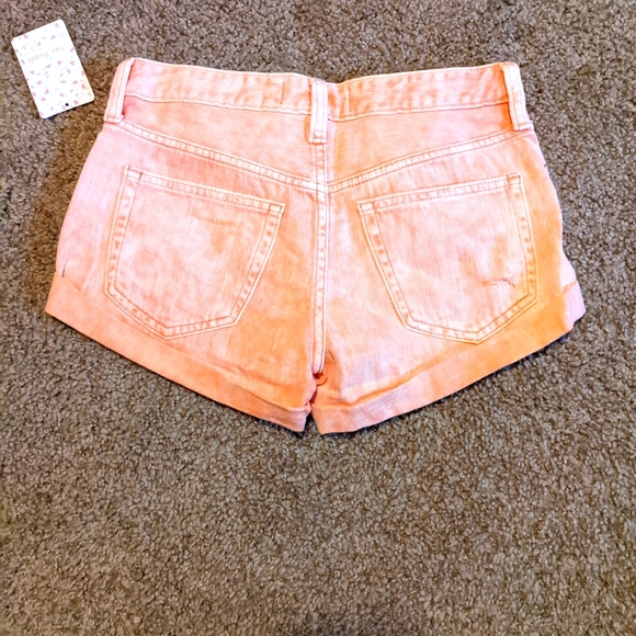NWT  😍 Free People Lightly Distressed Jean Shorts - Picture 4 of 5